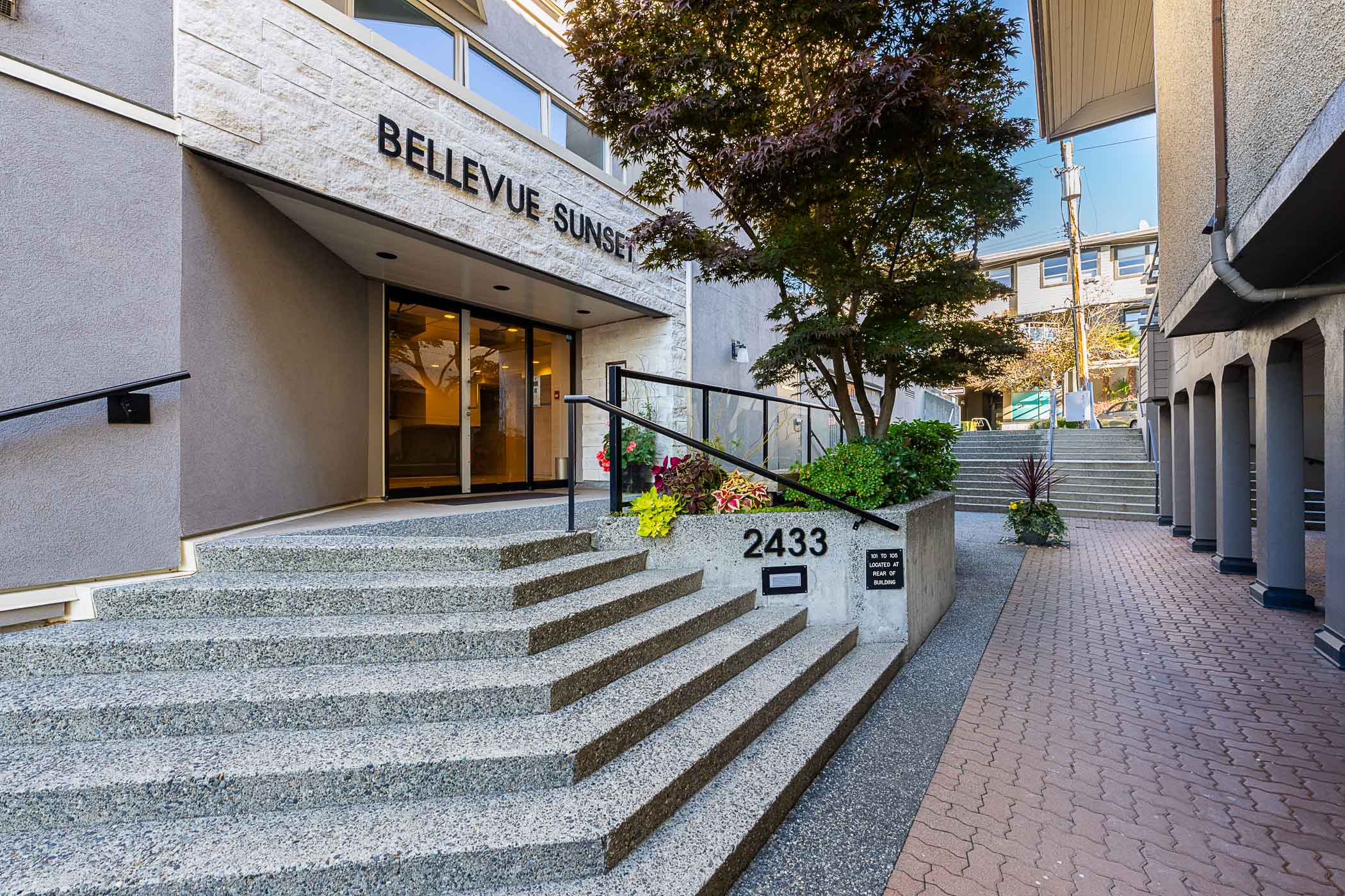 #201 - 2433 Bellevue Avenue